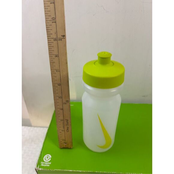 Nike sports water 22 oz water bottle neon green - Picture 3 of 5